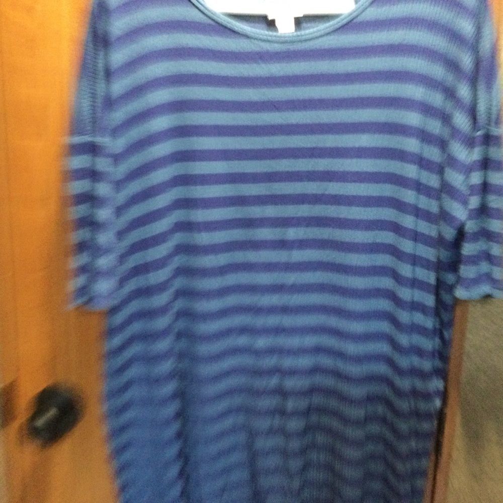 NWOT. LuLaRoe Brand S/S Shirt Womens M Blue Stripe - Picture 2 of 8